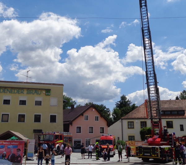 Feuerwehr beim 1. Familienfest des Landkreises in Tann